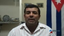 Agente de la policía cubana amenaza con disparar su arma contra opositor Agente de la policía cubana amenaza con disparar su arma contra opositor