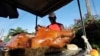 La carne de cerdo es el componente principal de las cenas tradicionales en Cuba, pero consumirla se ha vuelto un lujo para muchos cubanos. (Reuters/Desmond Boylan)