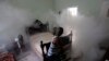 Una vivienda es fumigada en La Habana, en septiembre de 2012. (REUTERS/Desmond Boylan/Archivo).