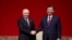 El presidente chino Xi Jinping (izquierda) y su homólogo ruso Vladimir Putin, en Pekín, el 16 de mayo de 2024, en el aniversario 75 del establecimiento de relaciones diplomáticas entre ambos países.