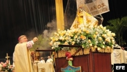 El arzobispo Thomas Wenski en la misa de la Virgen de la Caridad del Cobre el Bank United Center de Coral Gables, en Miami (EEUU).
