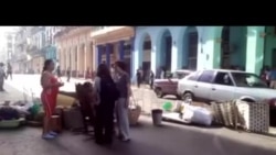 Joven protagoniza protesta en las calles de La Habana Joven protagoniza protesta en las calles de La Habana