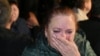 Una mujer en Tara, Omsk, llora mientras el gobierno ruso envía a más jóvenes a la guerra en Ucrania, el 26 de septiembre de 2022. (Reuters/Alexey Malgavko).