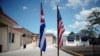 Banderas de Cuba y EEUU en el Museo Ernest Hemingway.