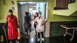 El gobierno cubano sigue apostando a la inmunización con sus candidatos vacunales, mientras la crisis sanitaria se agudiza. (REUTERS)