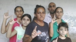 Entrevista a Maidolis Leyva, madre de tres huelguistas de hambre en Holguín Entrevista a Maidolis Leyva, madre de tres huelguistas de hambre en Holguín