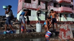 En Baracoa, arrasada por el huracán, no bajan los precios: 25 pesos por un paquete de galletas En Baracoa, arrasada por el huracán, no bajan los precios: 25 pesos por un paquete de galletas