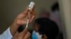 Una enfermera prepara una dosis de la vacuna cubana Abdala contra el COVID-19. (AP/Ramón Espinosa/Archivo)