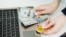 La criptomoneda estará vinculada a un activo de referencia, como una moneda fiduciaria como el dólar estadounidense.