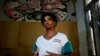 Luis Manuel Otero Alcántara, vigilado y arrestado el viernes en cuanto bajó las escaleras del edificio donde vive en La Habana (Foto: Instagram).