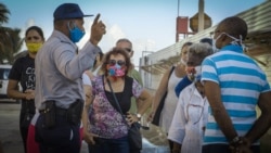 Tiendas en dólares agravan escasez de productos en otros comercios, opinan cubanos Tiendas en dólares agravan escasez de productos en otros comercios, opinan cubanos