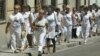 Una de las primeras marchas de las Damas de Blanco. AP Photo/Jorge Rey