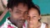 Juan Enrique Pérez Sánchez y su esposa Dayana Aranda Batista (Tomado del perfil de Facebook)