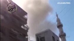 Varios niños, rescatados tras un bombardeo en Damasco Varios niños, rescatados tras un bombardeo en Damasco