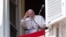 El Papa Francisco durante el rezo del Angelus, en el Vaticano, el 21 de agosto de 2022. (Handout/Reuters).