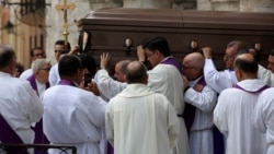 Feligreses dan último adiós al líder de la Iglesia Católica cubana Feligreses dan último adiós al líder de la Iglesia Católica cubana