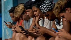 Comunicarse con la familia, prioridad para internautas cubanos Comunicarse con la familia, prioridad para internautas cubanos