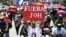 En la foto de archivo del 6 de agosto de 2019, cientos de personas participan en una protesta para exigir la renuncia del presidente hondureño, Juan Orlando Hernández, por sus presuntos vínculos con el narcotráfico, en Tegucigalpa. Foto: ORLANDO SIERRA / AFP