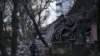 Colapso de un edificio en Kramatorsk, Ucrania, por una ofensiva del gobierno ruso el 22 de diciembre de 2022. (AP Photo/Libkos).