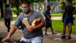 La escasez de alimentos nos obliga a irnos a la cama con el estómago vacío La escasez de alimentos nos obliga a irnos a la cama con el estómago vacío