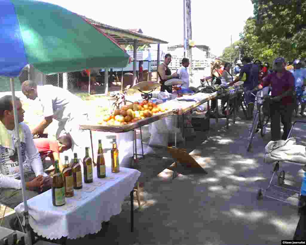El reportero ciudadano de José R Borges recorre mercados privados  de venta a la población en Cabaiguán, Sancti Spíritus.