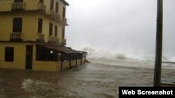 Penetraciones del mar en Baracoa cuando el embate del huracán Ike, en 2008.