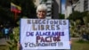 Una manifestante en apoyo a María Corina Machado, en la plaza Altamira de Caracas el 23 de enero de 2024. (Gabriela Oraa/AFP).