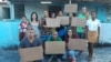 Activistas apoyan en Guanabo a una familia bajo amenaza de desalojo Foto Lázaro Yuri Valle)
