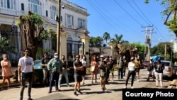 Artistas en La Habana frente al Ministerio de Cultura, 27 de enero de 2021. (Foto de Reynier Leyva).