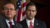 El senador demócrata Bob Menendez (izq.) y el senador republicano Marco Rubio. (Archivo)