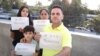 Una familia cubana pide ayuda con la campaña SOS Frontera.