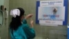 Una enfermera prepara una dosis de Soberana 02, vacuna cubana contra el COVID-19. (Jorge Luis Banos/Pool via REUTERS)