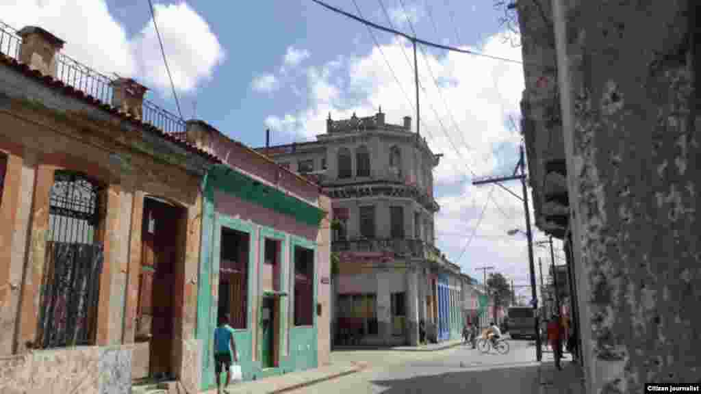 Edificio  en la calle Máximo Gómez esquina a Pepe Antonio, en el capitalino municipio de Guanabacoa.