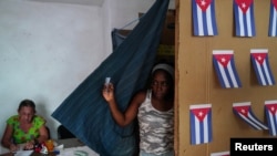 Cubanos votando el 25 de septiembre del 2022 en La Habana. (Reuters/Alexandre Meneghini).