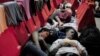 Migrantes cubanos en un albergue habilitado por el gobierno de Costa Rica (La Nación).