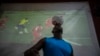 El exfutbolista cubano Erick Hernández durante un partido entre Brasil y Suiza el 28 de noviembre de 2022, en el municipio Bauta, de La Habana. (AP/Ramón Espinosa)