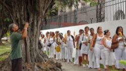 Continúan detenciones, multas y amenazas contra las Damas de Blanco Continúan detenciones, multas y amenazas contra las Damas de Blanco