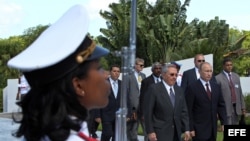 Putin y Raúl Castro en la Tumba del Soldado Soviético en Artemisa.