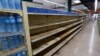 Anaqueles vacíos en un supermercado de La Habana.