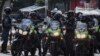 Fuerzas de seguridad desplegadas durante manifestación en Caracas.