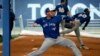 El lanzador de los Toronto Blue Jays, Yariel Rodríguez, lanza durante un entrenamiento de primavera el 18 de febrero de 2024, en Dunedin, Florida. El camagüeyano pasó tres temporadas en la Liga profesional de Japón. (AP Photo/Charlie Neibergall).