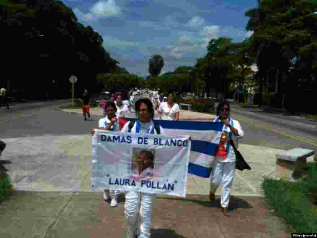   Damas de Blanco marchan por 5ta Avenida
