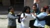 Berta Soler es detenida frente a la sede de las Damas de Blanco, en Lawton, La Habana. (Foto Archivo: Facebook)