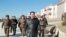 El dictador norcoreano Kim Jong-Un con su chaqueta de cuero. (KCNA vía Reuters).