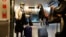 Viajeros en un aeropuerto. Con la nueva variante aparecen nuevas restricciones de viaje.