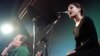 Haydée Milanés canta junto a Silvio Rodríguez en 1999. Reuters Rafael Perez