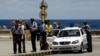 La policía controla el Malecón habanero. REUTERS/Desmond Boylan