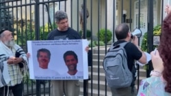 Se manifiestan frente a la embajada cubana en Washington Se manifiestan frente a la embajada cubana en Washington