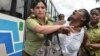 Foto Archivo. Una representante de las Damas de Blanco arrestada violentamente en marzo de 2016.