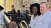 La líder de las Damas de Blanco, Berta Soler, y el encargado de Negocios de la Embajada de EEUU en La Habana, Mike Hammer, asisten a misa en Domingo de Ramos. (Facebook/Berta Soler)